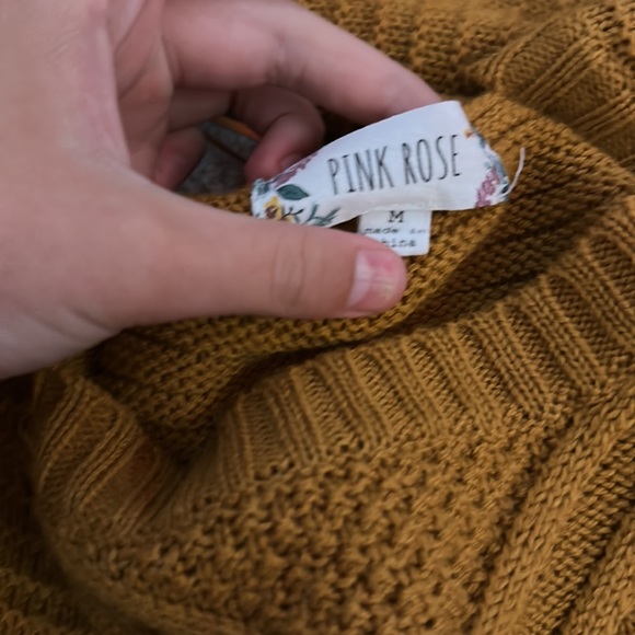 yellow sweater - Picture 3 of 3